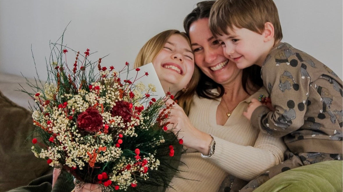 Mor med datter og søn - mors dags buket