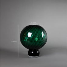 Indlæs billedet i galleriviseren, Meadow Swirl Vase Large - Green
